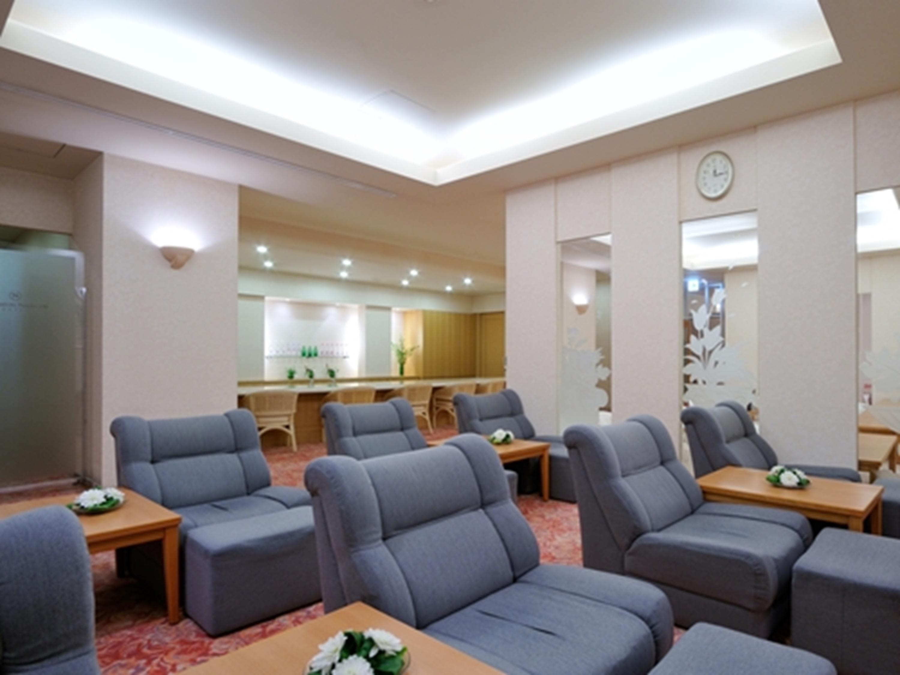 Hotel Emisia Саппоро Экстерьер фото The lounge at the airport