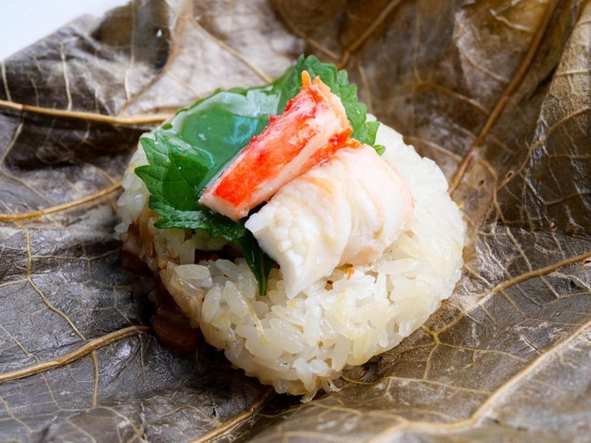 Hotel Emisia Саппоро Экстерьер фото A crab and fish paste rice dumpling
